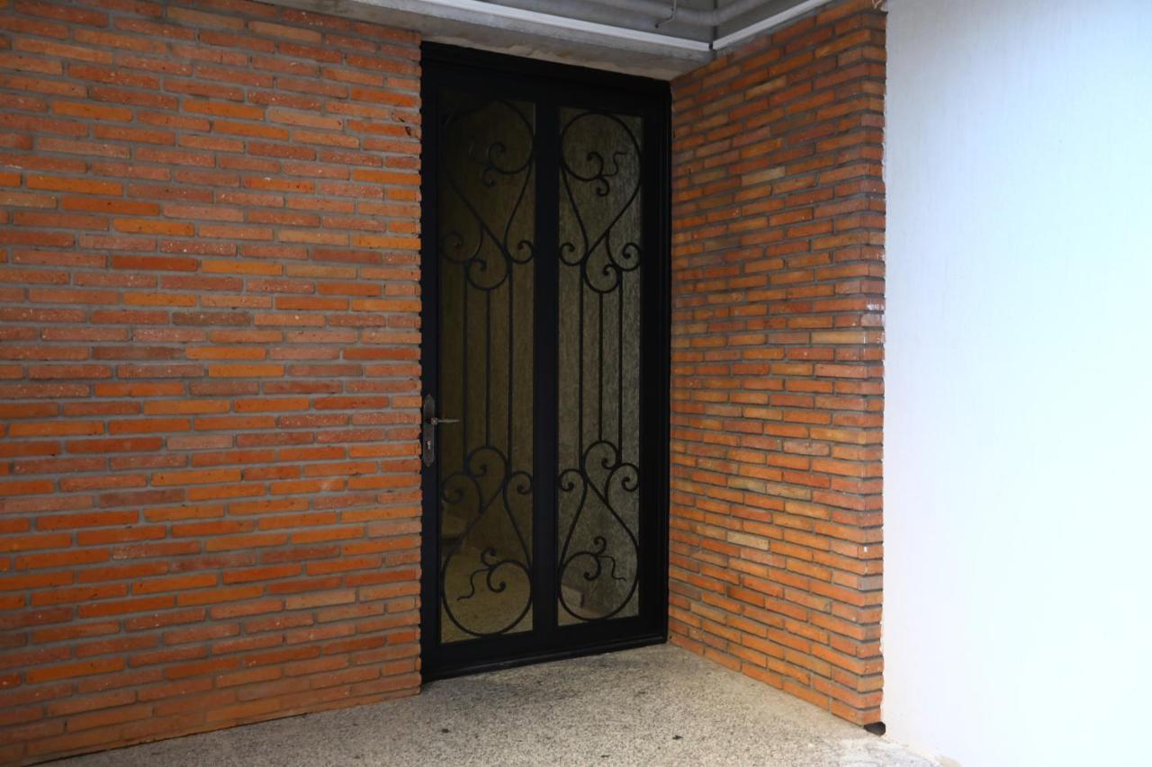 Brick House II Apartment Tbilisi Luaran gambar